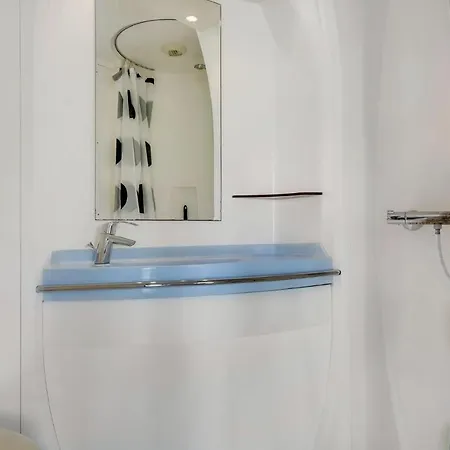 2 Bedroom Gorgeous In Semesterbostad *