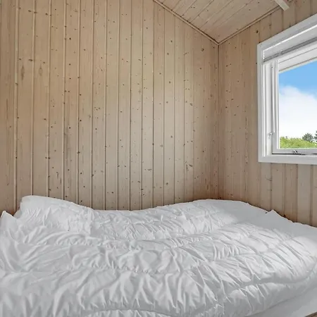 2 Bedroom Gorgeous In * Nordenbro Vesteregn