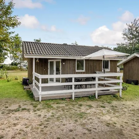 2 Bedroom Gorgeous In Semesterbostad *